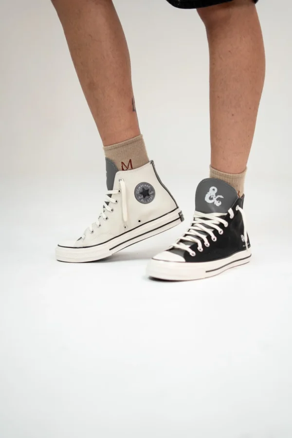 کتانی Converse Dn D On Feet – نمای پشت