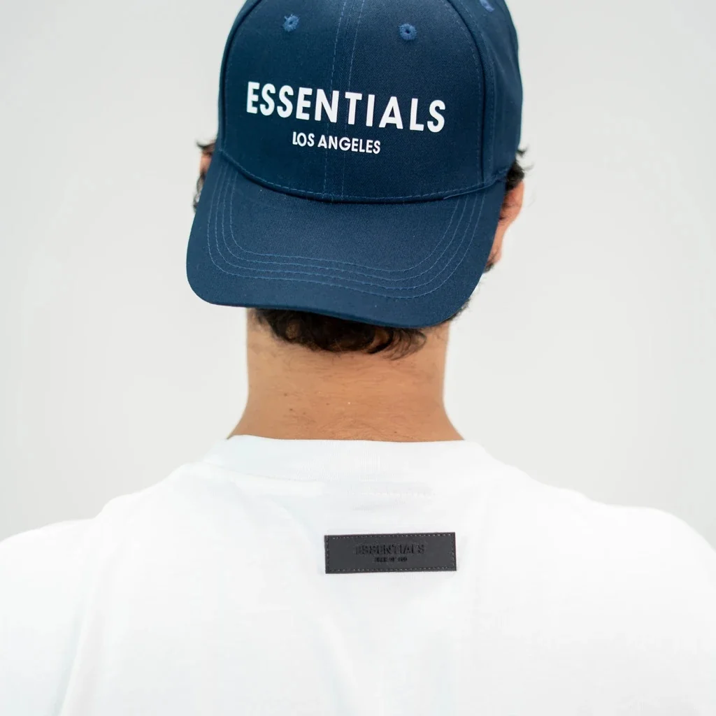 محصول Essentials Cap بژ – نمای تنخور