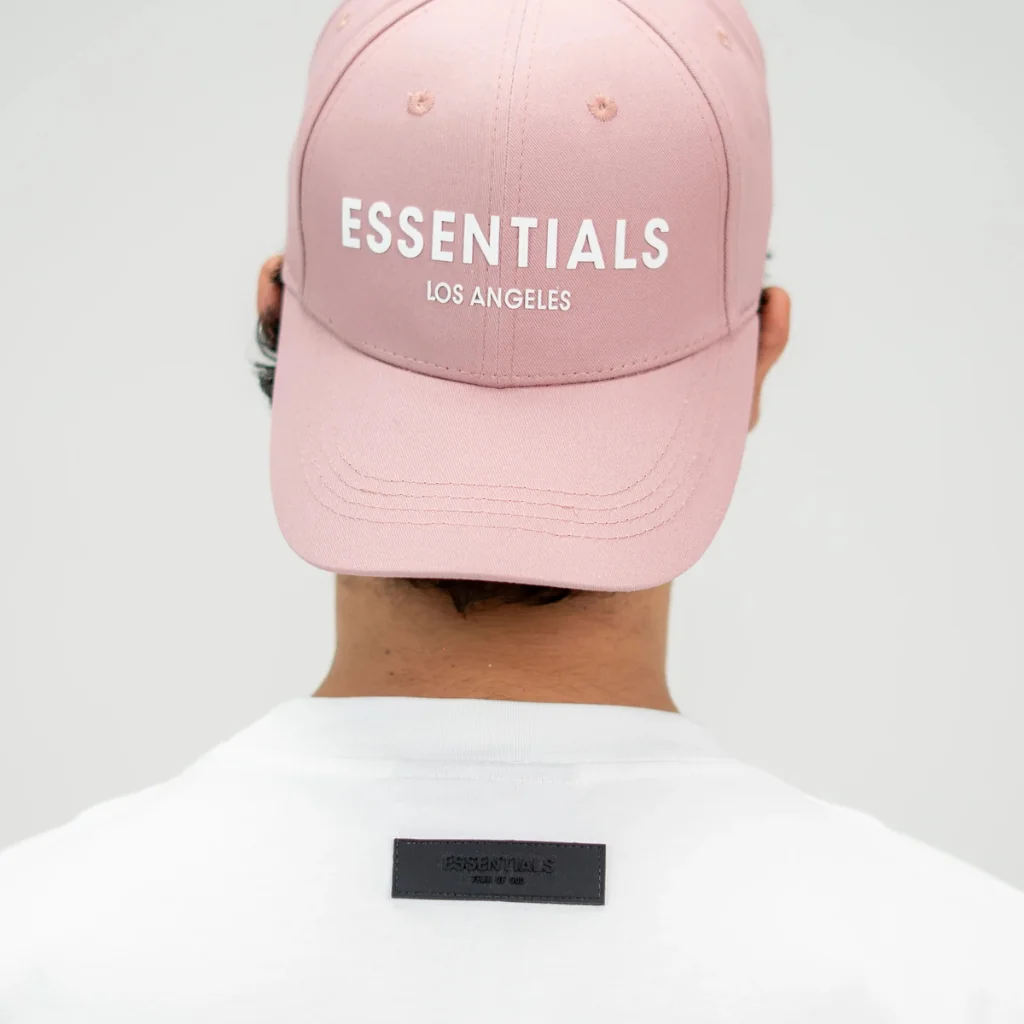 محصول Essentials Cap قهوهای – نمای تنخور