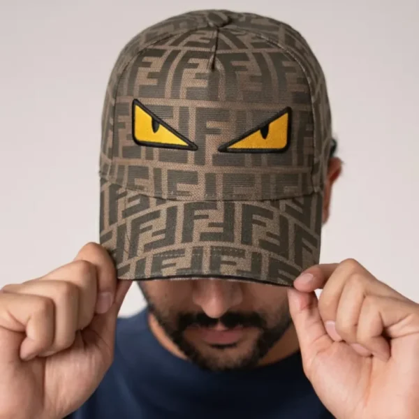 محصول Fendi Eyes Cap بژ – نمای تنخور