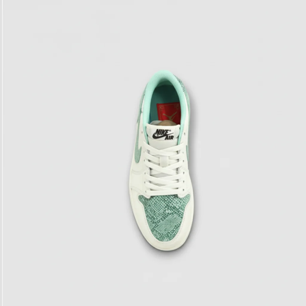 کتانی Nike Air Jordan 1 Low Green Python – نمای پشت