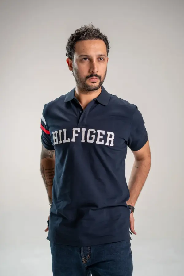 تی‌شرت Tommy سرمه‌ای – نمای جلو