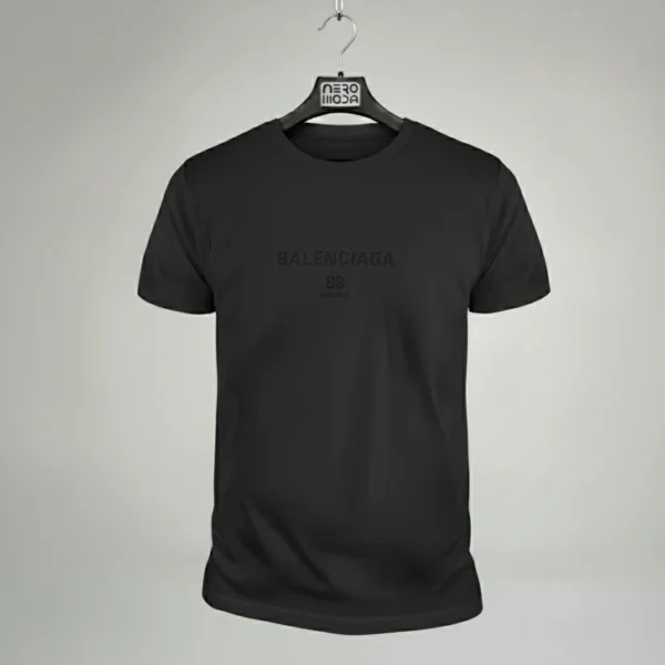 تی‌شرت Balenciaga مشکی – نمای جلو