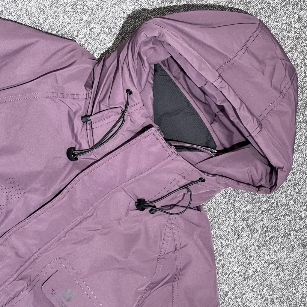 کاپشن Neromoda Mustard Hood – نمای جزئیات پارچه