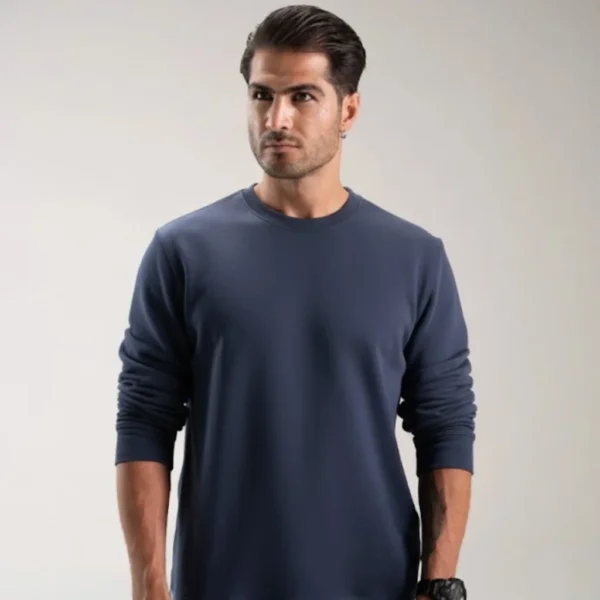 سویشرت neromoda crewneck مشکی – نمای تن‌خور